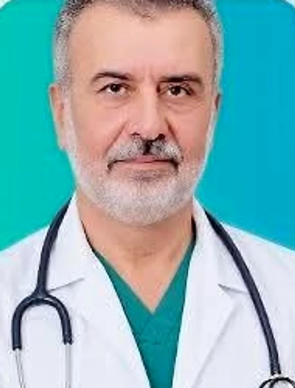 الدكتور نور الدين ناصر، اختصاصي الجراحة العامة والتنظيرية